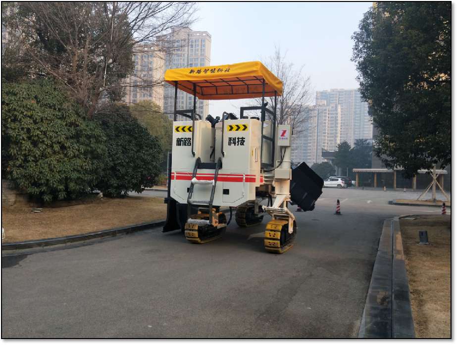要正確使用操作混凝土路緣石滑模攤鋪機(jī)，定期對(duì)路緣石滑模機(jī)進(jìn)行保養(yǎng)和維護(hù)
